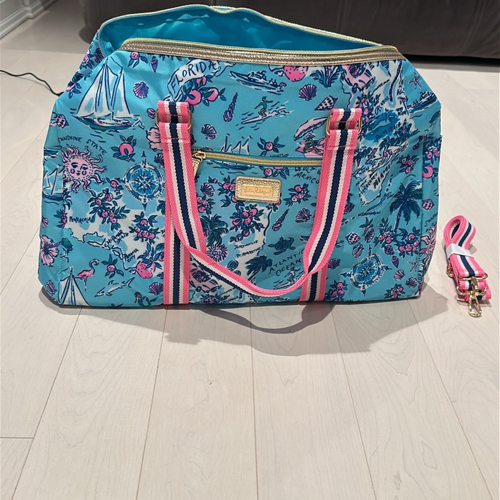 NWT - Lilly Pulitzer Overnight Bag in Amalfi Blue Lilly’s Roadtrip
